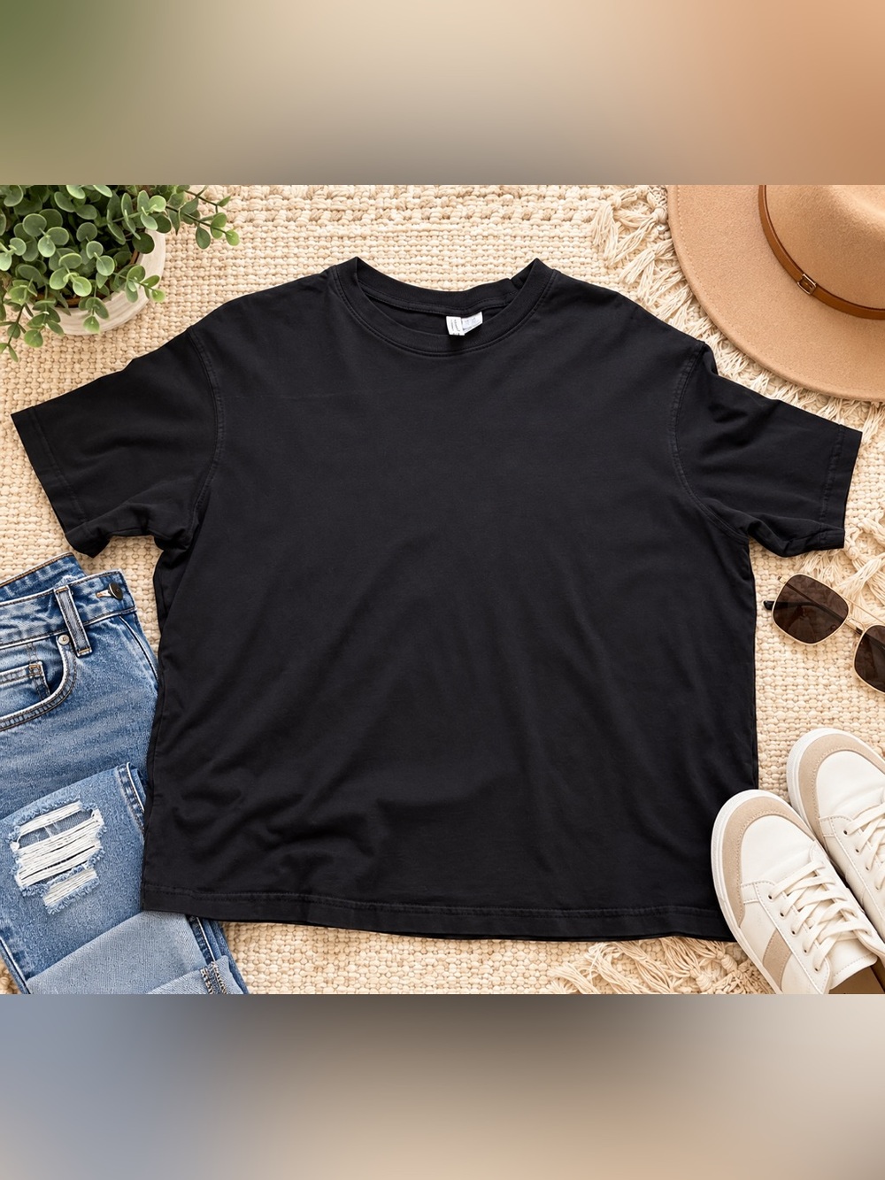 H&M Divided Women’s Large Black V-Neck Relaxed Basic T-Shirt Tee
